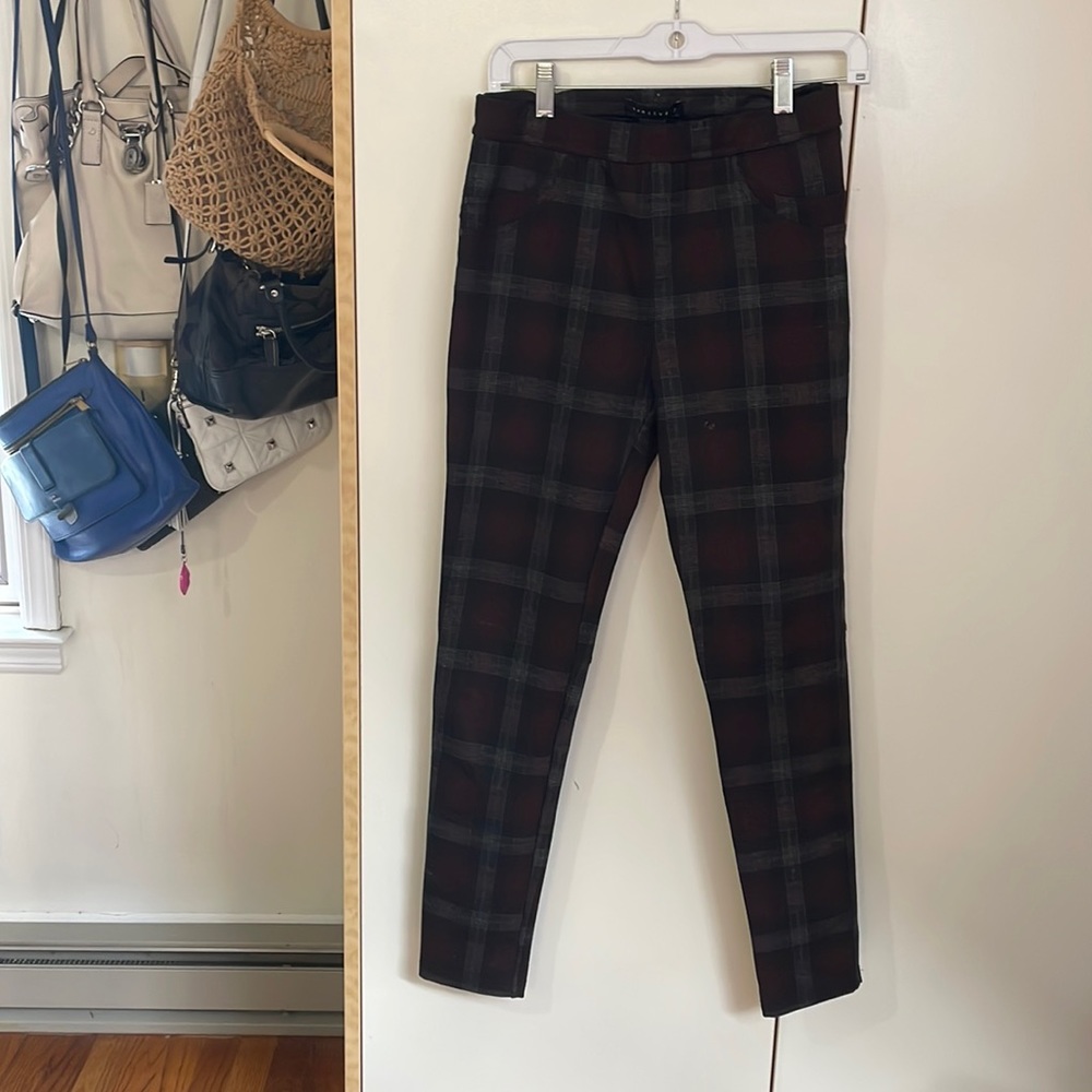 Sanctuary pants never worn size small. Patterned for work, school, or out!
